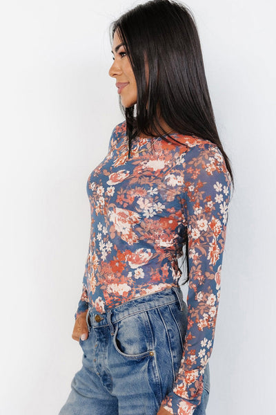Vibrant Floral Print Blouse for Women - Stylish Short Sleeve Top with Flattering Fit for Effortless Everyday Elegance
