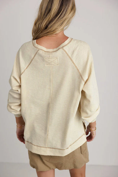 Women's Beige Textured Knit V-Neck Pullover Top with Exposed Seams Stylish, Cozy, Perfect for Casual Outings