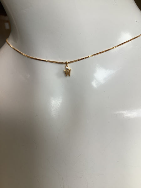Standout Boutique Gold W Letter pendant Necklace