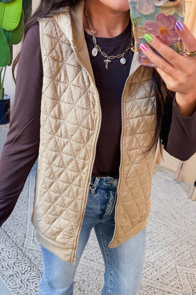 Women's Lightweight Parchment Quilted Hooded Vest - Trendy Layering Piece for Casual Chic Fall Looks