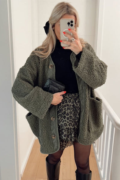 Women's Stylish Green Corduroy Jacket with Oversized Pockets - Cozy Plush Patchwork Design for Casual Comfort