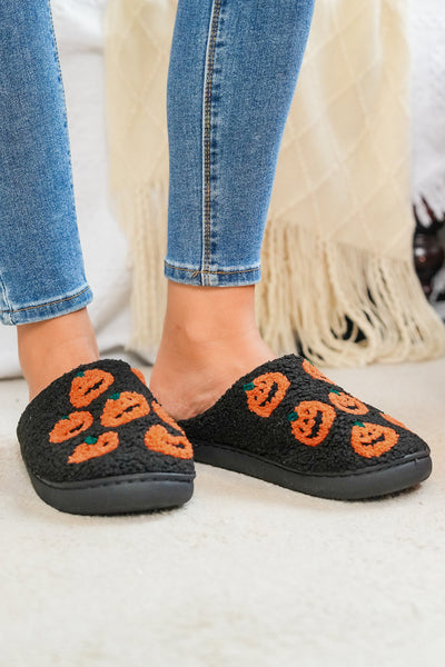 Cozy Women's Black Pumpkin Plush Slippers - Fun Halloween Home Footwear with Non-Slip Sole for Comfort and Style