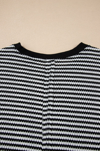 Chic Women's Black Striped Top - Stylish Casual Fit, Ideal for Everyday Layering and Versatile Outfits