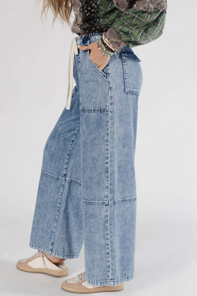 Chic High Waisted Women's Slim Fit Jeans in Classic Blue Denim - Ideal for Casual and Trendy Looks