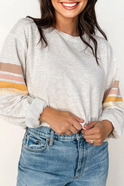 Soft Light Grey Women's Relaxed Sweatshirt - Cozy Style for Casual Outings and Comfortable Lounging
