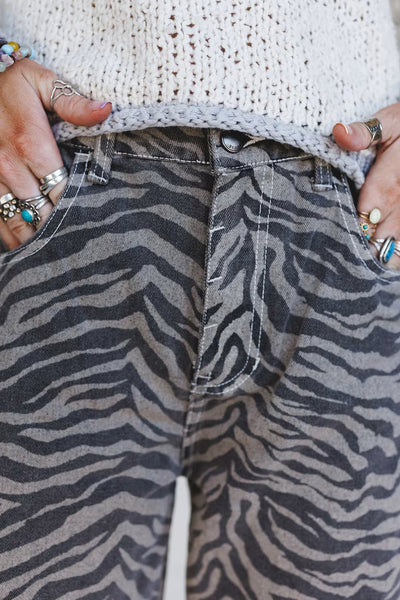 Trendy High-Waisted Gray Zebra Stripe Wide Leg Jeans for Women Effortless Style and All-Day Comfort