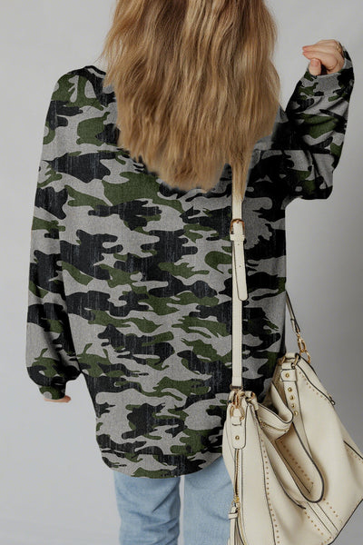 Women's Retro Green Camouflage Patchwork Sweatshirt with Exposed Seams and Drop Shoulder Fit for Casual Chic Look