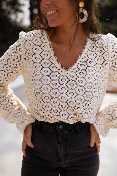 Elegant Women's Floral Lace Sleeveless Top in Soft White - Feminine Style for Effortless Chic Fashion
