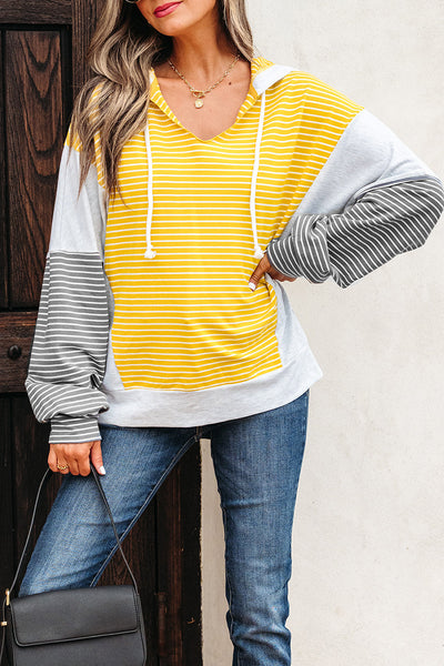 Trendy Women's Striped Hoodie - Cozy Pullover with Kangaroo Pocket for Stylish Everyday Comfort in Vibrant Colors