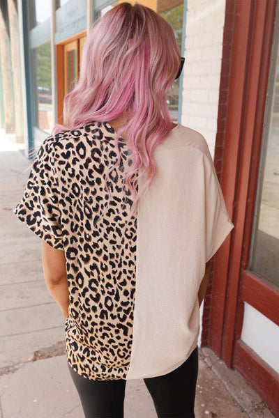 Women's Leopard Print Contrast V-Neck Textured Short Sleeve Shirt
