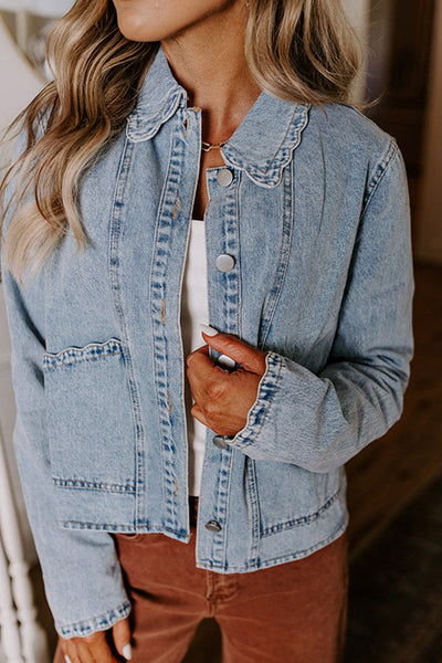 Stylish Women's Classic Blue Denim Jacket - Chic Button-Up Design with Functional Pockets for Year-Round Wear