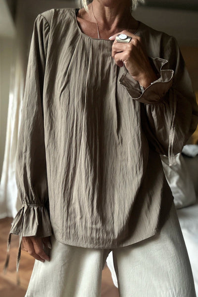 Chic Laurel Green Women's Pleated Flounce Blouse with Long Sleeves - Effortless Round Neck Top for Stylish Comfort