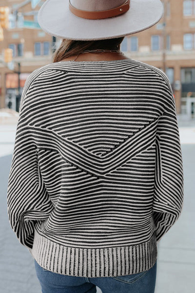 Chic Women's Cozy Striped Knit Sweater - Soft Casual Pullover for Stylish Fall & Winter Looks