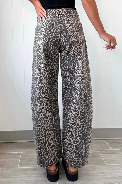 Trendy Women's High-Waisted Black Leopard Print Barrel Jeans for Casual Comfort and Chic Style