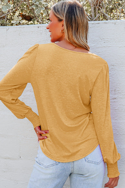 Elegant Women's Shirred Shoulder Blouse in Soft Cotton - Flattering Casual Top with Trendy Style and Comfortable Fit