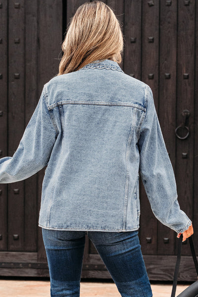 Stylish Women's Classic Blue Denim Jacket - Chic Button-Up Design with Functional Pockets for Year-Round Wear