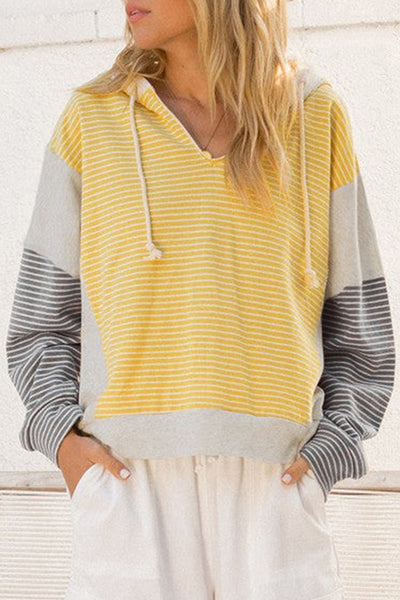Trendy Women's Striped Hoodie - Cozy Pullover with Kangaroo Pocket for Stylish Everyday Comfort in Vibrant Colors