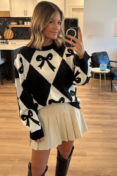 Stylish Women's Black and White Bow Print Loose Knit Sweater with Rhombus Design for Cozy Everyday Fashion