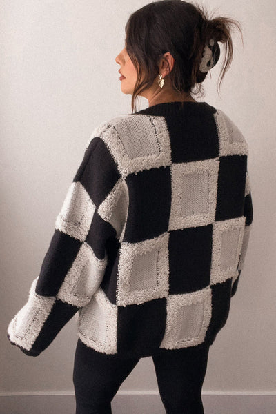 Plus Size Women's Black Checkered V-Neck Cardigan with Button Detail - Stylish and Comfortable Layering Piece