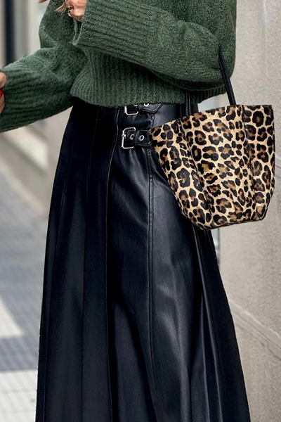 Chic Black Faux Leather Midi Skirt for Women with Retro Buckle and Pleated Flare - Effortless Stylish Look