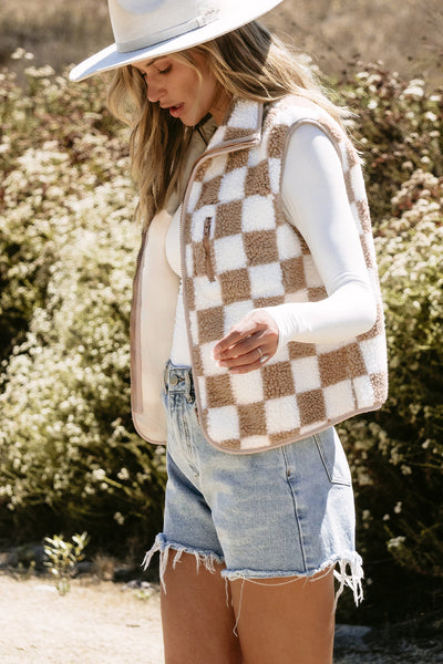 Soft Beige Cozy Sherpa Jacket for Women - Stylish, Warm, and Ideal for Casual Outdoor Adventures