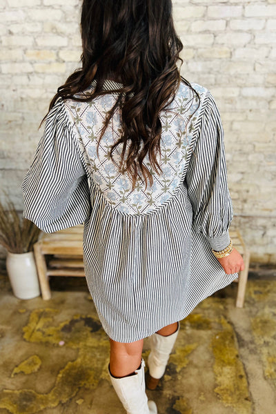 Lightweight Women's Floral Print Mini Dress - Flowy Style Perfect for Summer Parties and Casual Outings