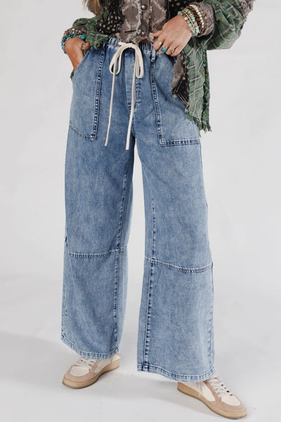 Chic High Waisted Women's Slim Fit Jeans in Classic Blue Denim - Ideal for Casual and Trendy Looks