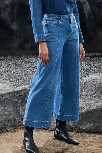 Chic High-Waisted Blue Jeans for Women - Slim Fit Denim for Effortless Everyday Style and Comfort