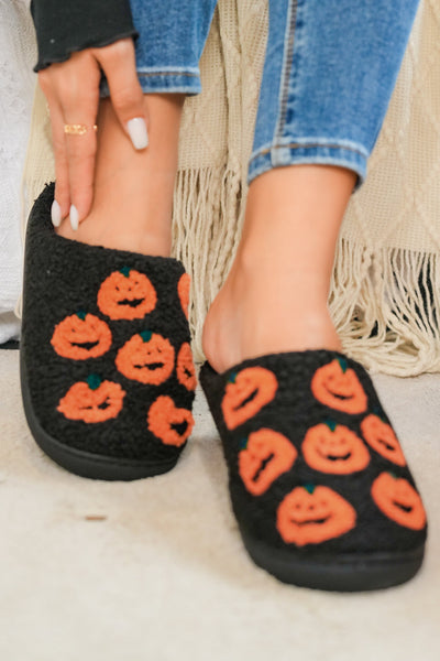 Cozy Women's Black Pumpkin Plush Slippers - Fun Halloween Home Footwear with Non-Slip Sole for Comfort and Style