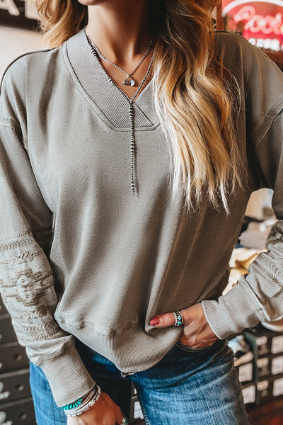 Cozy Women's Bohemian Aztec Patterned Sweatshirt - Relaxed Fit for Casual Outings and Effortless Layering
