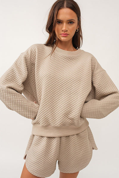 Cozy Women's Parchment Quilted Loungewear Set: Long Sleeve Top & Shorts for Effortless Casual Style