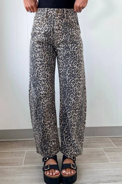 Trendy Women's High-Waisted Black Leopard Print Barrel Jeans for Casual Comfort and Chic Style