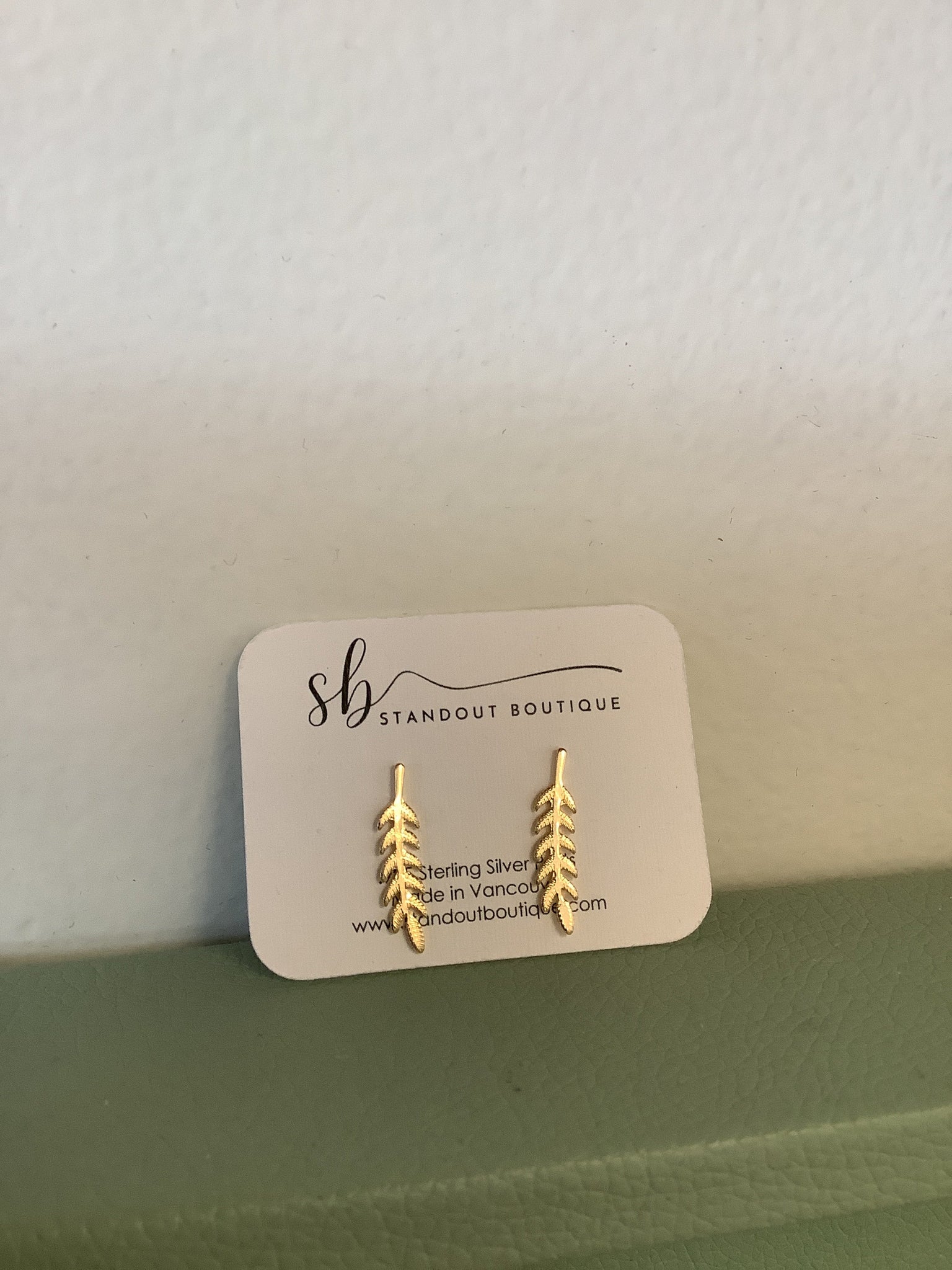 Standout Boutique Gold Hojas Studs