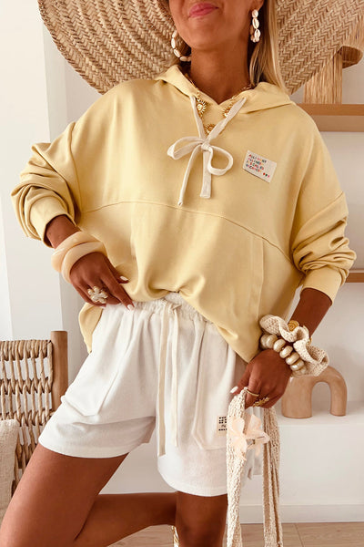 Casual Women's Yellow Loose Hoodie with Colorful "I WANT VACANCES" Patch - Trendy Vacation Style for Relaxed Outfits