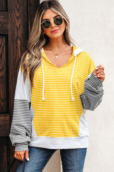 Trendy Women's Striped Hoodie - Cozy Pullover with Kangaroo Pocket for Stylish Everyday Comfort in Vibrant Colors