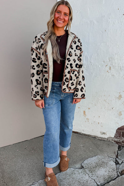 Khaki Leopard Print Quilted Jacket with Contrast Trim with practical styling and dependable silhouette control.