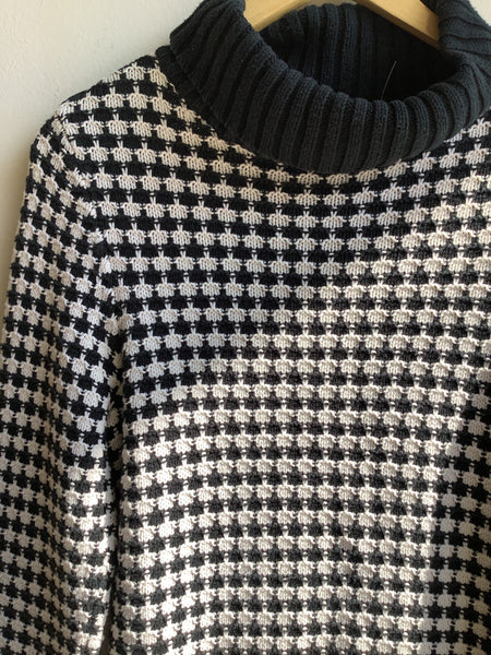 Liz Claiborne Black&White Hounds Tooth Turtleneck Sweater
