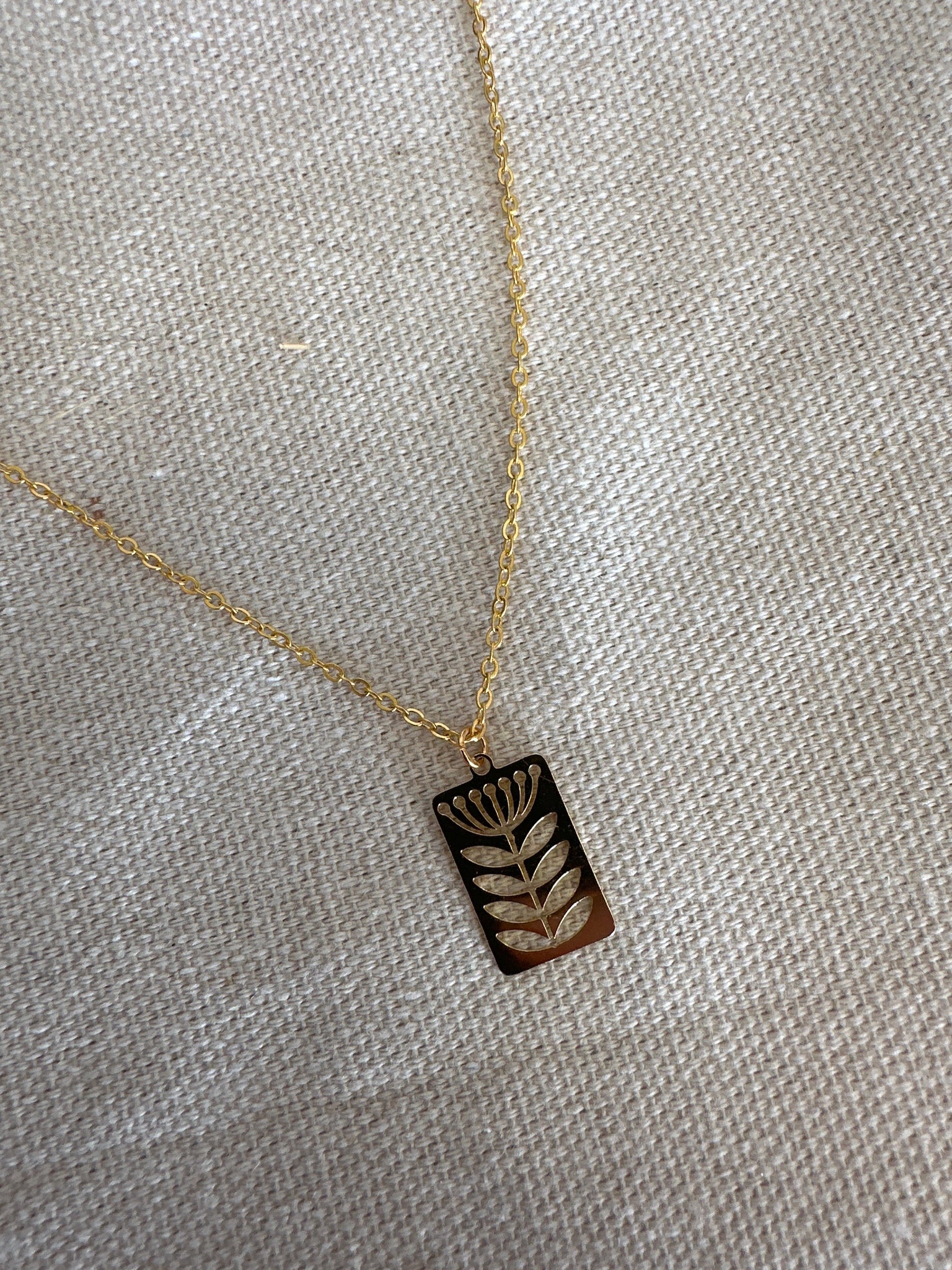 Standout Boutique Folk Flower 14k Gold Bond Necklace