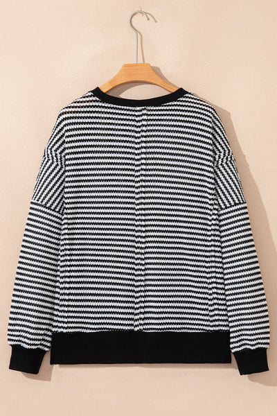 Chic Women's Black Striped Top - Stylish Casual Fit, Ideal for Everyday Layering and Versatile Outfits