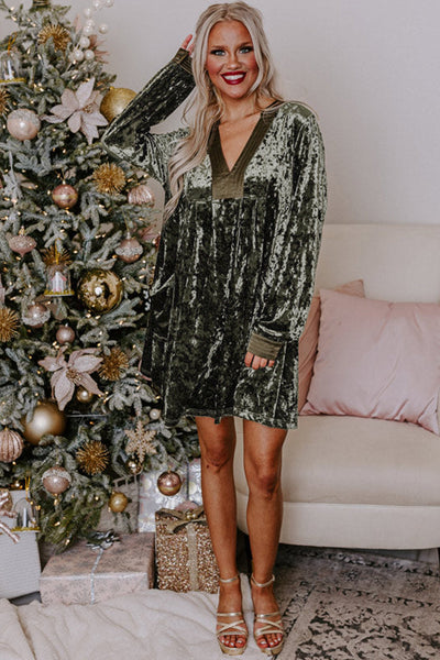 Chic Women's Jungle Green Velvet V-Neck Dress with Pockets - Relaxed Fit, Perfect for Any Occasion