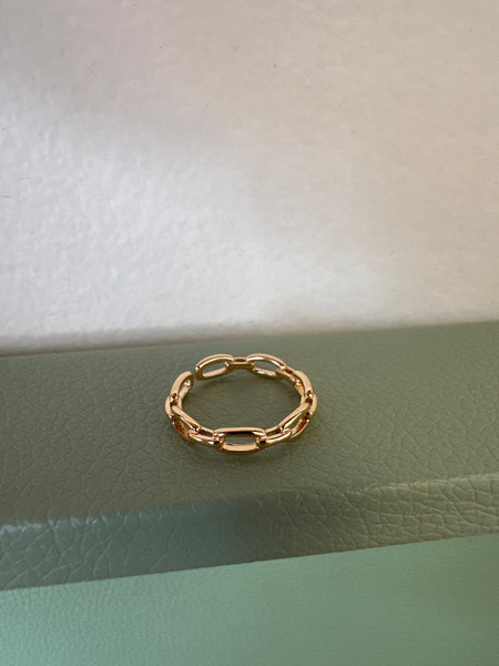 Standout Boutique Chainlink Gold Ring