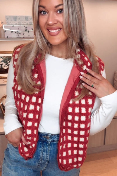 Cozy Women's Red Checkered Plush Zip-Up Winter Vest - Stylish Fit for Cold Weather Fashion and Comfort