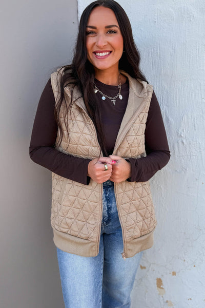 Women's Lightweight Parchment Quilted Hooded Vest - Trendy Layering Piece for Casual Chic Fall Looks