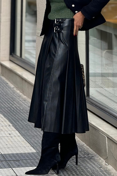 Chic Black Faux Leather Midi Skirt for Women with Retro Buckle and Pleated Flare - Effortless Stylish Look
