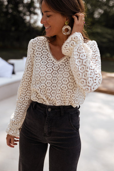 Elegant Women's Floral Lace Sleeveless Top in Soft White - Feminine Style for Effortless Chic Fashion