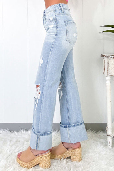 Effortlessly Chic Women's Light Wash Distressed Straight-Leg Jeans in Beau Blue for Stylish Comfort