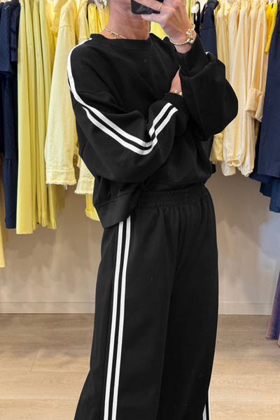 Women's Varsity Sweatpant Set in Soft Cotton - Trendy Athleisure Outfit for Comfort and Style in Every Season