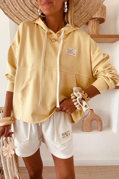 Casual Women's Yellow Loose Hoodie with Colorful "I WANT VACANCES" Patch - Trendy Vacation Style for Relaxed Outfits