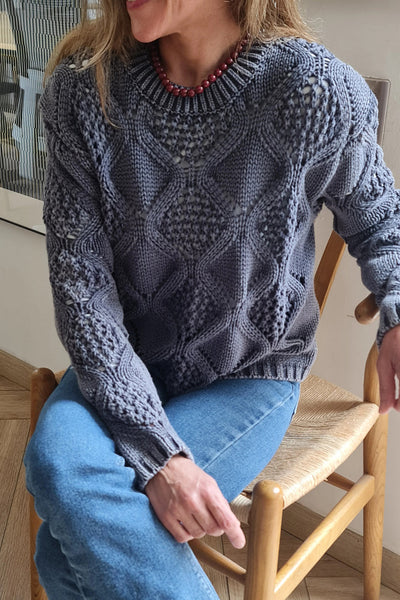 Trendy Women's Cozy Geometric Knit Pullover Sweater - Stylish Layering Piece in Soft Textures and Vibrant Colors