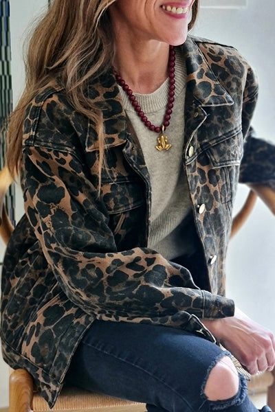 Chic Women's Khaki Retro Leopard Print Denim Jacket with Flap Pockets and Button Closure for Effortless Style